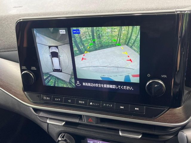 【アラウンドビューモニター】専用のカメラにより、上から見下ろしたような視点で360度クルマの周囲を確認することができます☆死角部分も確認しやすく、狭い場所での切り返しや駐車もスムーズに行えます。