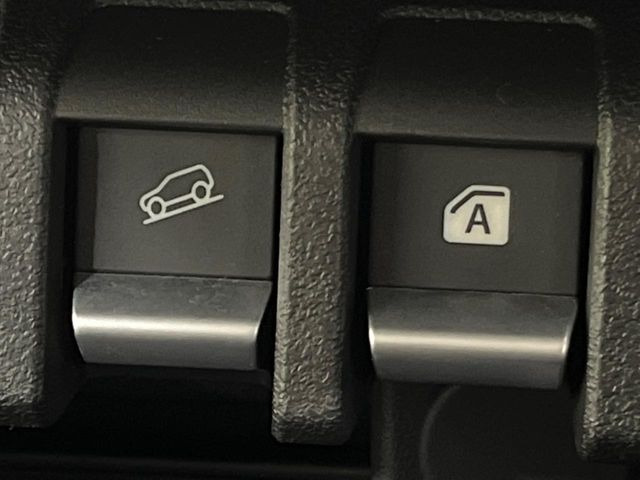 【ダウンヒルアシスト】急な坂道を下るときに自動でブレーキを制御、一定の低速度を保ちます。雪道や悪路など滑りやすい路面の下り坂でもタイヤがロックしないから安心!ハンドル操作に集中できます!