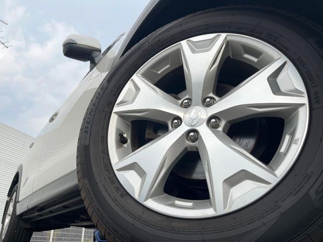 �y����17�C���`�A���~�z�C�[���z�O�ςɃ}�b�`���������A���~�z�C�[���𑕒����Ă���܂��B�e��ЊO�A���~�z�C�[����A�X�^�b�h���X�^�C�����戵�����Ă���܂��B���񂲑��k����������