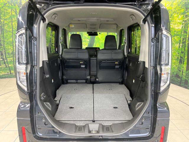 普段のお買い物や通勤、送迎等に十分な荷室スペースを確保しております。セカンドシートを倒すと、大きな荷物の積載も可能です♪