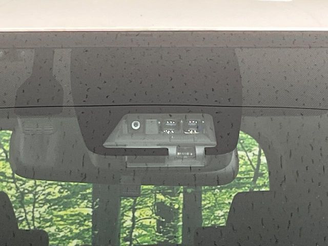 【トヨタセーフティセンス】走行中に前方の車両等を認識し、衝突しそうな時は警報とブレーキで衝突回避と被害軽減をアシスト。より安全にドライブをお楽しみいただけます。
