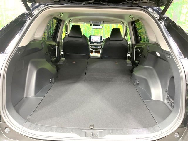 後席を格納すると、これだけの広さが!シーンに合わせたシートアレンジで、大きな荷物も積むことが出来ます♪