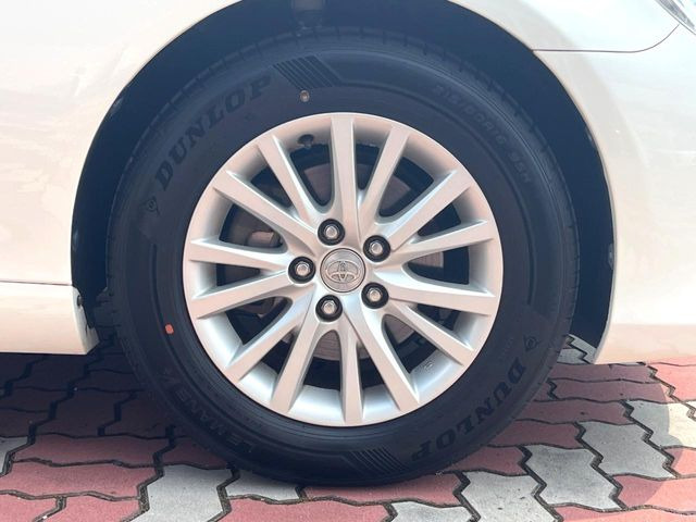 �y����16�C���`�A���~�z�C�[���z�O�ςɃ}�b�`�����A���~�z�C�[���𑕒����Ă���܂��B�e��A���~�z�C�[����A�X�^�b�h���X�^�C�����戵�����Ă���܂��B���񂲑��k����������