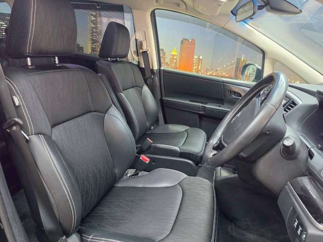 運転席も広々としており運転しやすい環境を実現しています☆