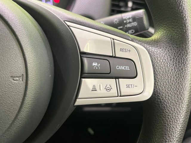 【アダプティブクルーズコントロール】高速道路での長距離走行が楽に!!自動で速度を保つクルーズコントロールが、衝突軽減システムと連携し、前方の車両を感知して車間を保つように速度調節してくれます!!
