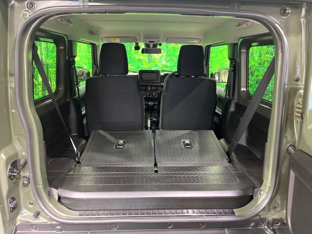 普段のお買い物や通勤、送迎等に十分な荷室スペースを確保しております。セカンドシートを倒すと、大きな荷物の積載も可能です♪
