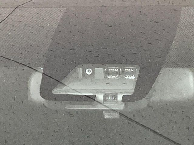 【トヨタセーフティセンス】走行中に前方の車両等を認識し、衝突しそうな時は警報とブレーキで衝突回避と被害軽減をアシスト。より安全にドライブをお楽しみいただけます。