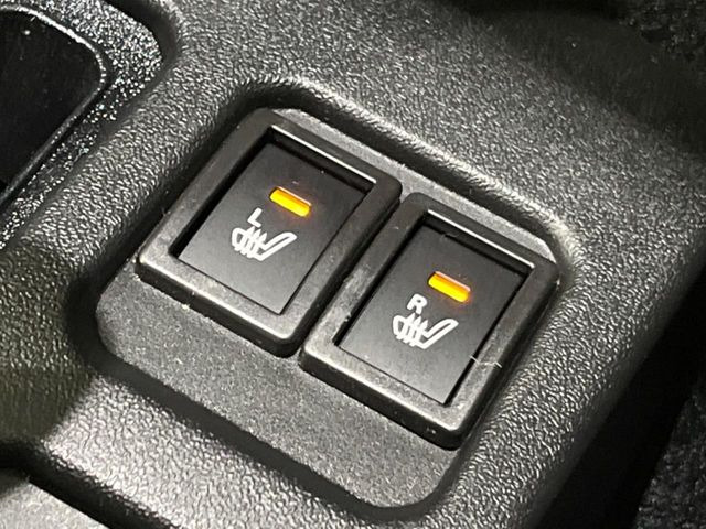 【シートヒーター】寒い日に重宝するシートヒーター!エアコンより早く温まってくれるので寒がりの人も安心ですね♪エアコンの温風は乾燥するから苦手、という方にもをおすすめです。