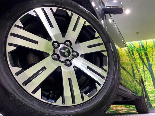�y����18�C���`�A���~�z�C�[���z�O�ςɃ}�b�`���������A���~�z�C�[���𑕒����Ă���܂��B�e��ЊO�A���~�z�C�[����A�X�^�b�h���X�^�C�����戵�����Ă���܂��B���񂲑��k����������
