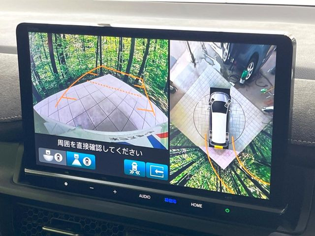 【マルチビューカメラシステム】専用のカメラにより、上から見下ろしたような視点で360度クルマの周囲を確認することができます☆死角部分も確認しやすく、狭い場所での切り返しや駐車もスムーズに行えます。