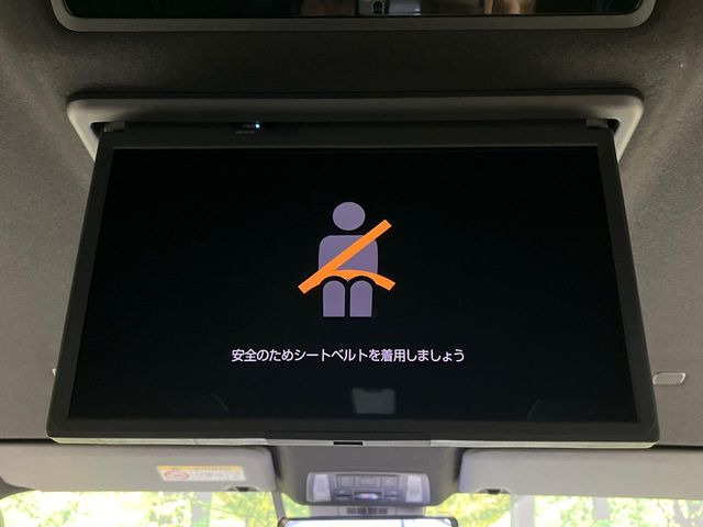 【フリップダウンモニター】大画面モニターで後席でもエンタメをお楽しみいただけます。小さなお子様にも大人気の装備です♪