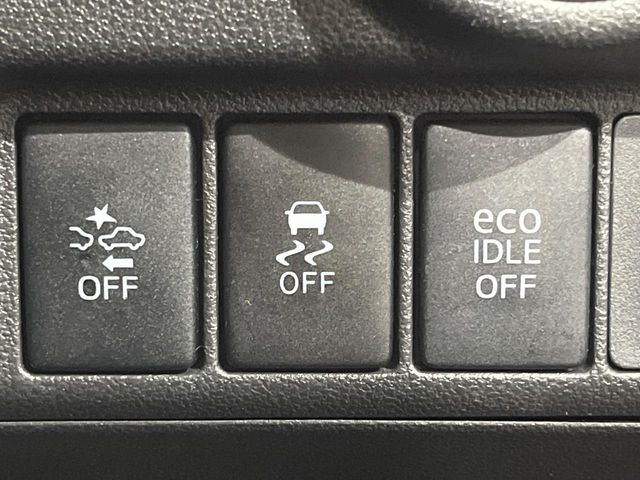 【スマートアシスト】走行中に前方の車両等を認識し、衝突しそうな時は警報とブレーキで衝突回避と被害軽減をアシスト。より安全にドライブをお楽しみいただけます。