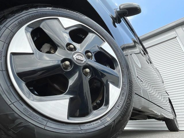 �y����14�C���`�A���~�z�C�[���z�O�ςɃ}�b�`���������A���~�z�C�[���𑕒����Ă���܂��B�e��ЊO�A���~�z�C�[����A�X�^�b�h���X�^�C�����戵�����Ă���܂��B���񂲑��k����������