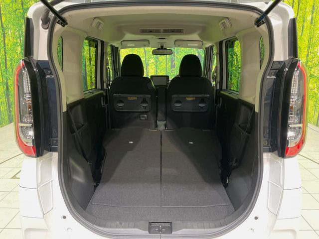 後席を格納すると、これだけの広さが!シーンに合わせたシートアレンジで、大きな荷物も積むことが出来ます♪