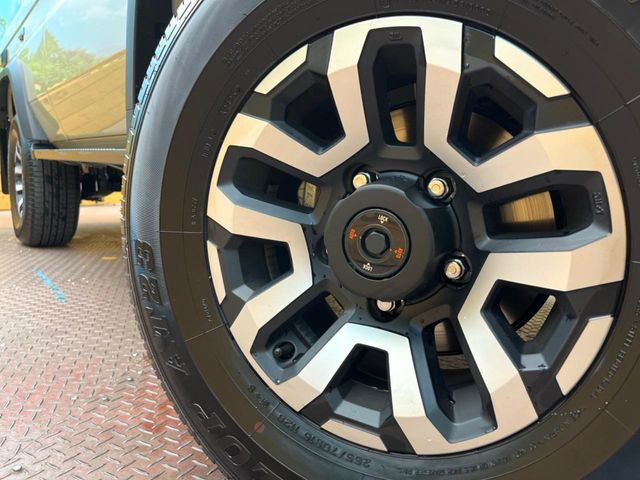 �y����16�C���`�A���~�z�C�[���z�O�ςɃ}�b�`���������A���~�z�C�[���𑕒����Ă���܂��B�e��ЊO�A���~�z�C�[����A�X�^�b�h���X�^�C�����戵�����Ă���܂��B���񂲑��k����������