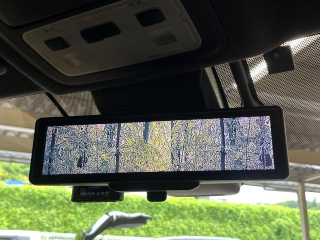 【デジタルインナーミラー】後席の大きな荷物や同乗者で後方が確認しづらい時でも安心!カメラが撮影した車両後方の映像をルームミラー内に表示。クリアな視界で状況の確認が可能です!