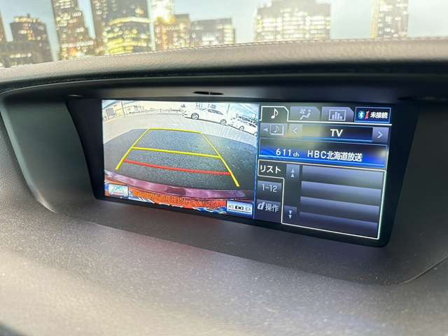 【バックカメラ】運転席から画面上で安全確認ができます。駐車が苦手な方にもオススメな便利機能です。
