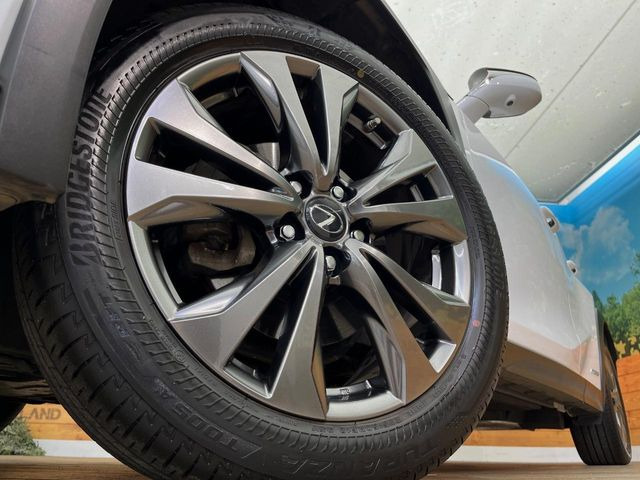 �y����18�C���`�A���~�z�C�[���z�O�ςɃ}�b�`���������A���~�z�C�[���𑕒����Ă���܂��B�e��ЊO�A���~�z�C�[����A�X�^�b�h���X�^�C�����戵�����Ă���܂��B���񂲑��k����������