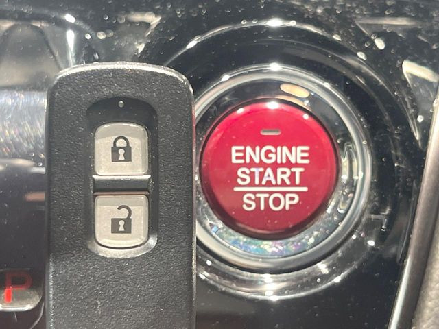 �yHonda�X�}�[�g�L�[�z�J�o����|�P�b�g�ɓ��ꂽ�܂܂ł��h�A�̎{���E�������\�ȃX�}�[�g�L�[�𑕔��B�G���W���̃I���E�I�t�����J�M�����o���K�v����������Ƃ��Ă��֗��ł���