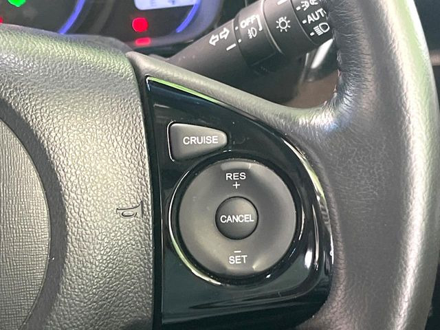 【クルーズコントロール】高速道路もラクラク走行。アクセルを離しても一定速度で走行ができ、長距離運転時の負担を軽減!加速・減速も簡単なスイッチ操作で調整できます。
