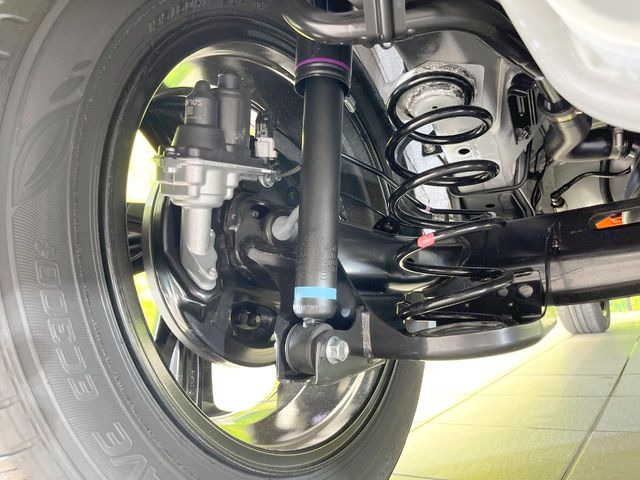 お車を安心してお乗りいただく為には、足回りの定期点検が欠かせません。サービスサポート(有償保証)では無料点検もご提供しており、安心のカーライフをお過ごしいただけるサポート体制が整っています。