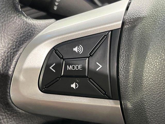 【ステアリングスイッチ】運転中、前方から目線をそらすことなく、オーディオ等の操作が可能な便利機能!安心&快適なドライブを演出してくれます♪