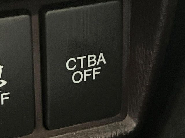 【シティブレーキアクティブシステム】低速走行中に前方の車両等を認識し、衝突しそうな時は警報とブレーキで衝突回避と被害軽減をアシスト。より安全にドライブをお楽しみいただけます。