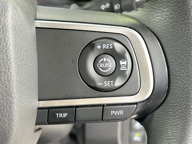 【アダプティブクルーズコントロール】高速道路での長距離走行が楽に!!自動で速度を保つクルーズコントロールが、衝突軽減システムと連携し、前方の車両を感知して車間を保つように速度調節してくれます!!