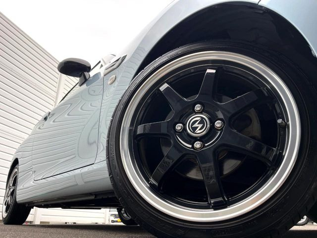�y16�C���`�A���~�z�C�[���z�O�ςɃ}�b�`�����A���~�z�C�[���𑕒����Ă���܂��B�e��A���~�z�C�[����A�X�^�b�h���X�^�C�����戵�����Ă���܂��B���񂲑��k����������
