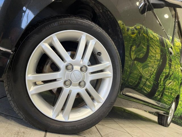 �y����15�C���`�A���~�z�C�[���z�O�ςɃ}�b�`���������A���~�z�C�[���𑕒����Ă���܂��B�e��ЊO�A���~�z�C�[����A�X�^�b�h���X�^�C�����戵�����Ă���܂��B���񂲑��k����������