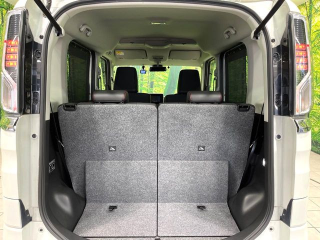 普段のお買い物や通勤、送迎等に十分な荷室スペースを確保しております。セカンドシートを倒すと、大きな荷物の積載も可能です♪