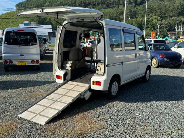 ハイゼットカーゴスローパー リヤシートレス仕様 折り畳み補助シート付き 4WD