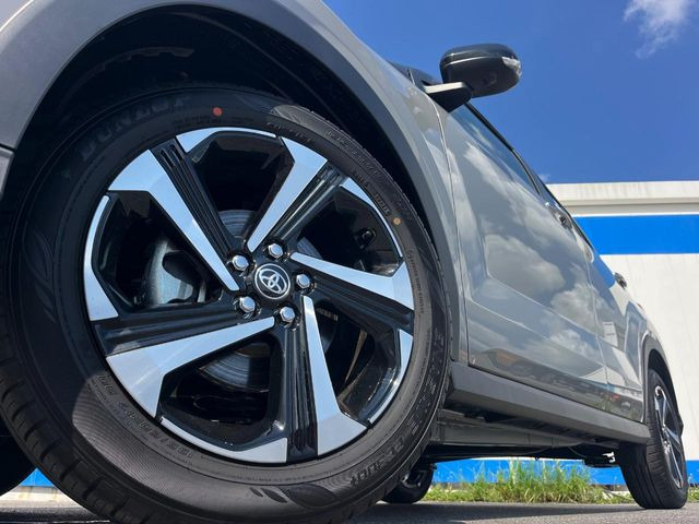�y�����A���~�z�C�[���z�O�ςɃ}�b�`���������A���~�z�C�[���𑕒����Ă���܂��B�e��ЊO�A���~�z�C�[����A�X�^�b�h���X�^�C�����戵�����Ă���܂��B���񂲑��k����������