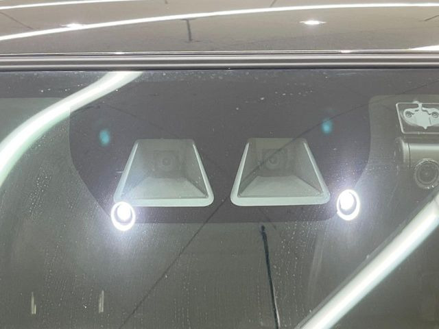 【スマートアシスト】走行中に前方の車両等を認識し、衝突しそうな時は警報とブレーキで衝突回避と被害軽減をアシスト。より安全にドライブをお楽しみいただけます。