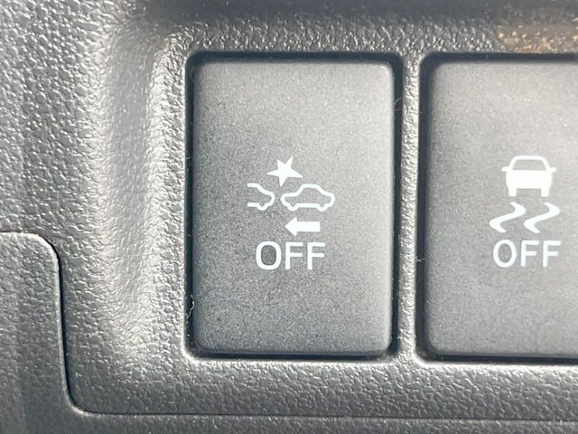 【スマートアシスト】走行中に前方の車両等を認識し、衝突しそうな時は警報とブレーキで衝突回避と被害軽減をアシスト。より安全にドライブをお楽しみいただけます。