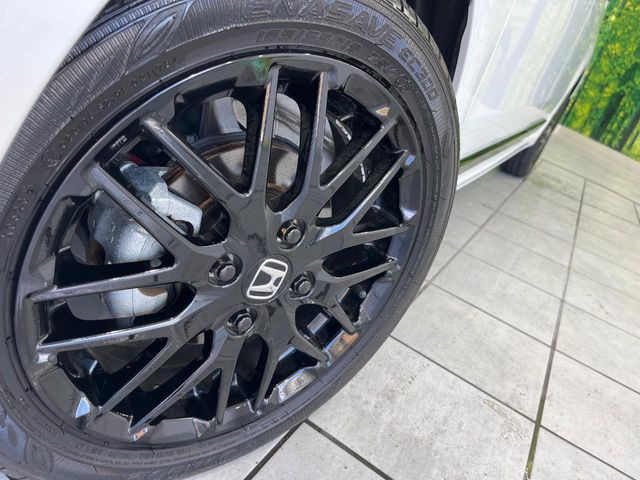 �y����15�C���`�A���~�z�C�[���z�O�ςɃ}�b�`���������A���~�z�C�[���𑕒����Ă���܂��B�e��ЊO�A���~�z�C�[����A�X�^�b�h���X�^�C�����戵�����Ă���܂��B���񂲑��k����������