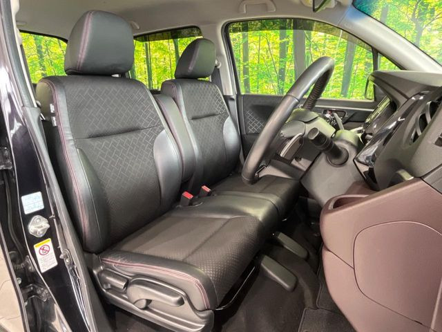運転席シート廻りは使用感も少なく、良好な状態となっています。丁寧に使われていたことがよくわかりますね。