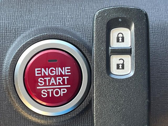 �yHonda�X�}�[�g�L�[�z�J�o����|�P�b�g�ɓ��ꂽ�܂܂ł��h�A�̎{���E�������\�ȃX�}�[�g�L�[�𑕔��B�G���W���̃I���E�I�t�����J�M�����o���K�v����������Ƃ��Ă��֗��ł���
