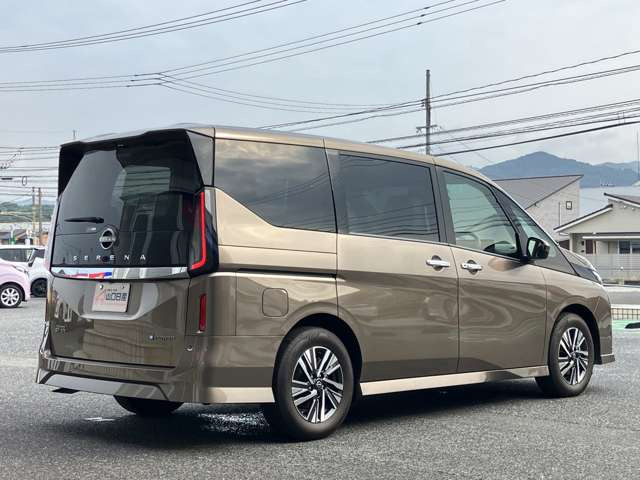 セレナ1.4 e-POWER ハイウェイスターV