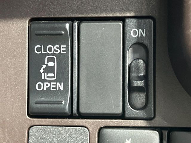 【パワースライドドア】スマートキーや運転席のスイッチでスライドドアの開閉が可能♪電動だから力を入れてドアを開ける必要が無く、小さいお子様でも、重い荷物を持っている時もラクに開け閉めできます♪