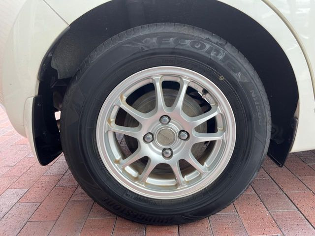 �y14�C���`�A���~�z�C�[���z�O�ςɃ}�b�`�����A���~�z�C�[���𑕒����Ă���܂��B�e��A���~�z�C�[����A�X�^�b�h���X�^�C�����戵�����Ă���܂��B���񂲑��k����������