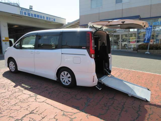 ノア2.0 X ウェルキャブ スロープタイプI 車いす1脚仕様 4WD