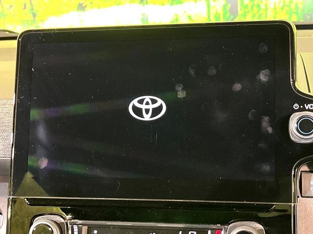 【10.5インチナビ】高級感とインパクトのある大画面ナビを装備。各種オーディオ操作はもちろん、スマホ連携もできる利便性の高いナビです♪