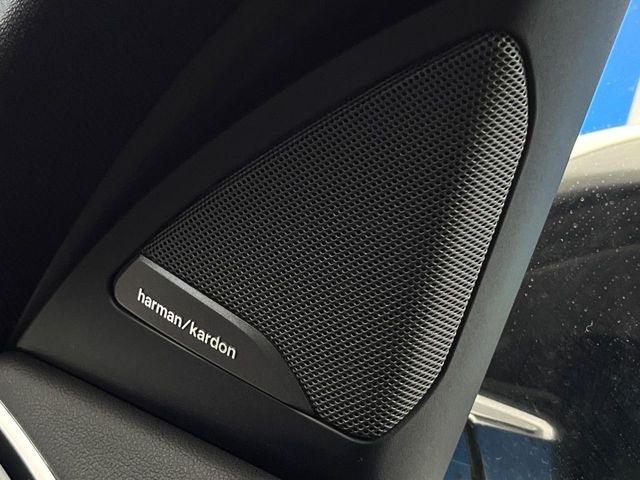 ��harman/kardon�T�E���h�V�X�e��:�I�[�f�B�I��僁�[�J�[����|����v���~�A���X�s�[�J�[�𑕔��B�����̃X�s�[�J�[����A���̗������܂ŕ����鍂�i���ȉ��y�����y���݂��������܂��B