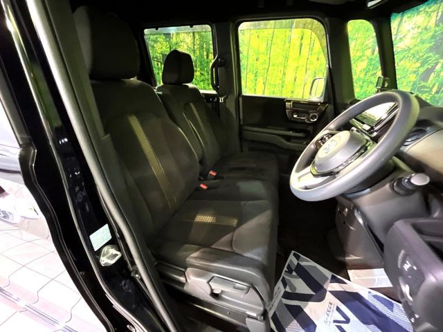 運転席シート廻りは使用感も少なく、良好な状態となっています。丁寧に使われていたことがよくわかりますね。