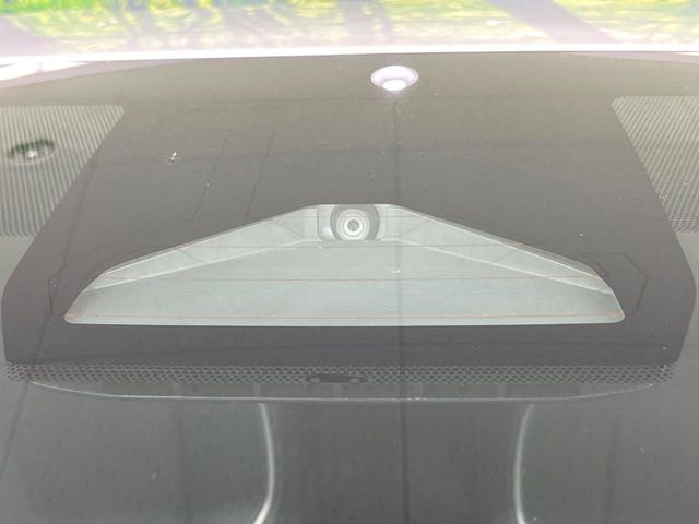 【トヨタセーフティセンス】走行中に前方の車両等を認識し、衝突しそうな時は警報とブレーキで衝突回避と被害軽減をアシスト。より安全にドライブをお楽しみいただけます。