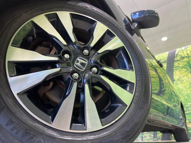 �y����15�C���`�A���~�z�C�[���z�O�ςɃ}�b�`���������A���~�z�C�[���𑕒����Ă���܂��B�e��ЊO�A���~�z�C�[����A�X�^�b�h���X�^�C�����戵�����Ă���܂��B���񂲑��k����������