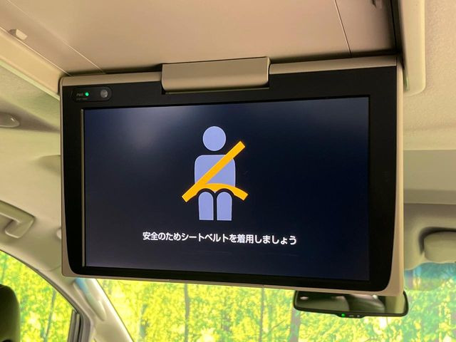 【フリップダウンモニター】大画面モニターで後席でもエンタメをお楽しみいただけます。小さなお子様にも大人気の装備です♪