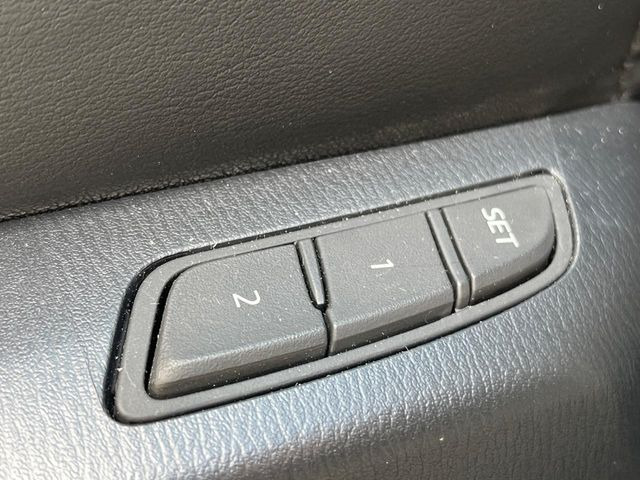 【メモリー機能付きパワーシート】ドライバーごとに設定したシート位置を記憶して、ボタン一つで切り替えできる便利な機能!運転する方が複数名いらっしゃるご家庭におすすめです♪