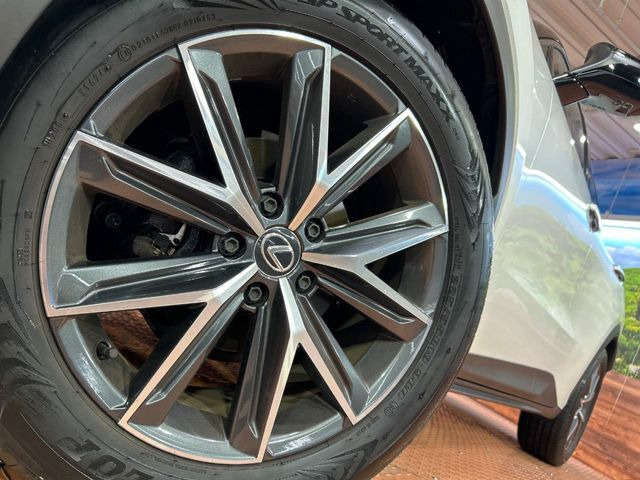 �y����18�C���`�A���~�z�C�[���z�O�ςɃ}�b�`���������A���~�z�C�[���𑕒����Ă���܂��B�e��ЊO�A���~�z�C�[����A�X�^�b�h���X�^�C�����戵�����Ă���܂��B���񂲑��k����������